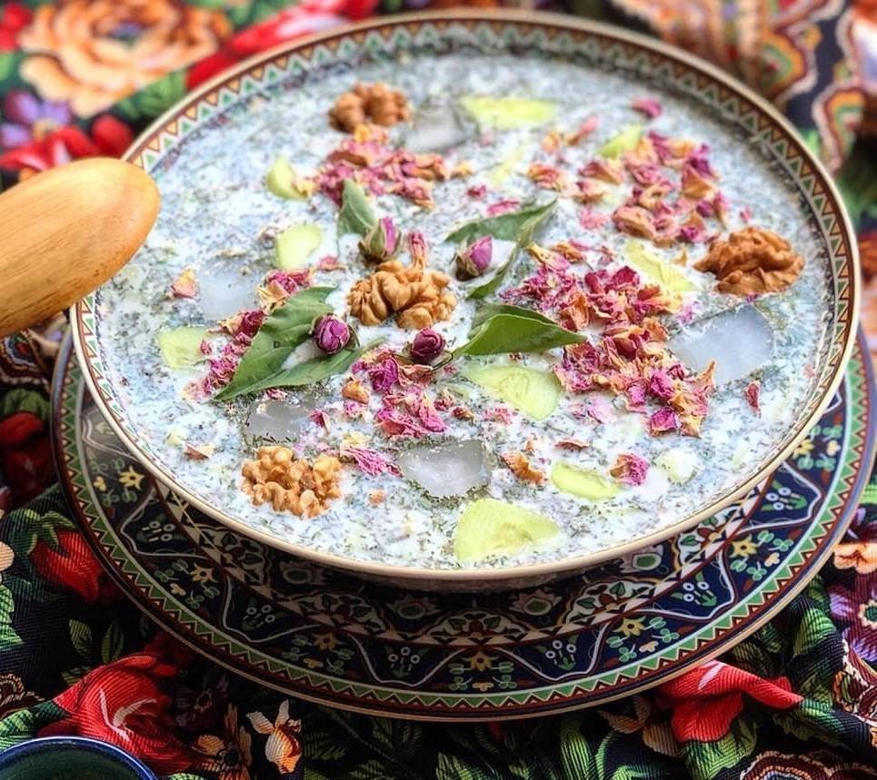طرز تهیه آبدوغ خیار مجلسی ترکیب دقیق سبزی آبدوغ خیار طرز تهیه آبدوغ خیار مجلسی