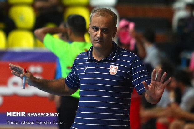 مشکل بزرگ قهرمان لیگ برتر فوتسال، سرمربی حق ثبت قرارداد ندارد!